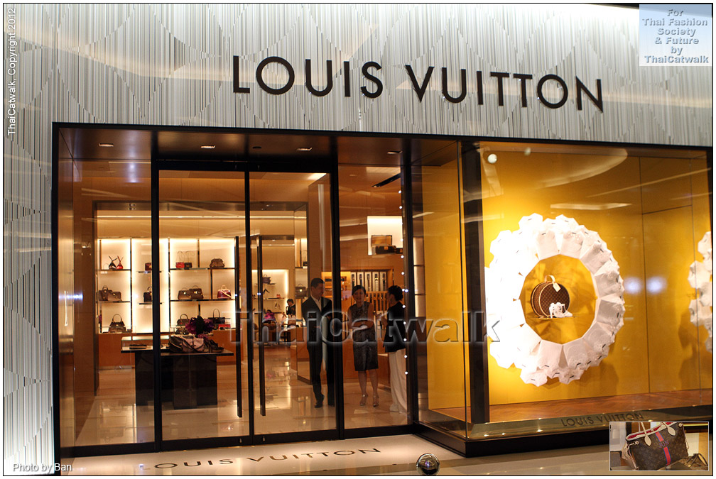 Bangkok, Thailand - July 18 : Louis Vuitton Shop At Siam Paragon On July 18  , 2017. Louis Vuitton Is A High End Luxury Apparel Fashion, Founded In 1954  By Louis Vuitton